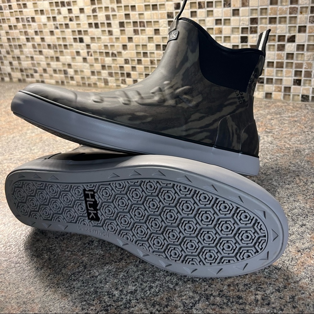 HUK Rogue Wave -High-Performance Fishing & Deck Boot, Mossy Oak Bottomland -NWOT